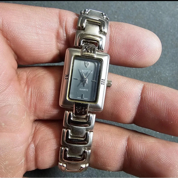 Croton Ladies Quartz Tank Style Watch Silver Tone Working Roman Numerals - Picture 1 of 10